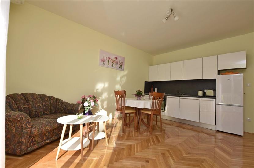 Apartment A5, for 5 persons
