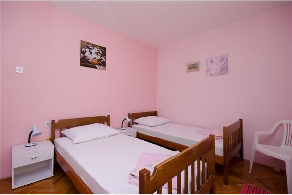 Apartment A1, for 5 persons