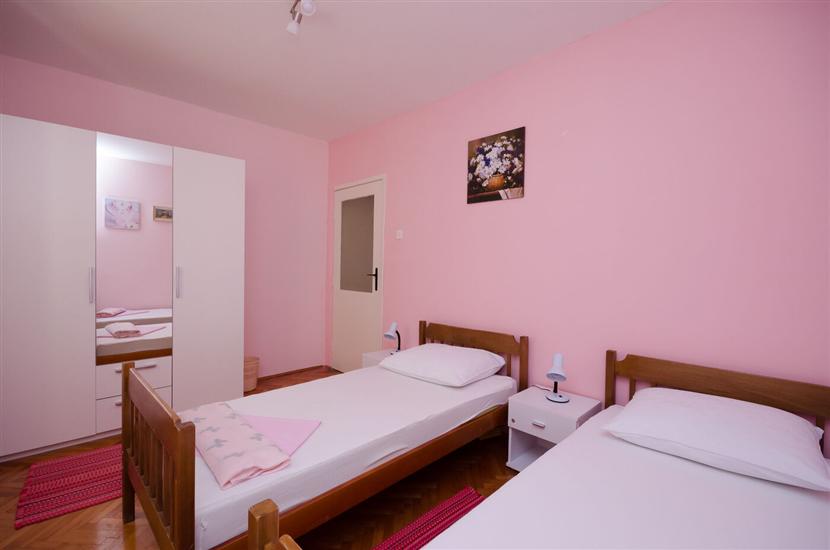 Apartment A1, for 5 persons