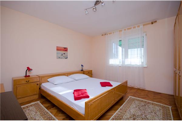 Apartment A1, for 5 persons