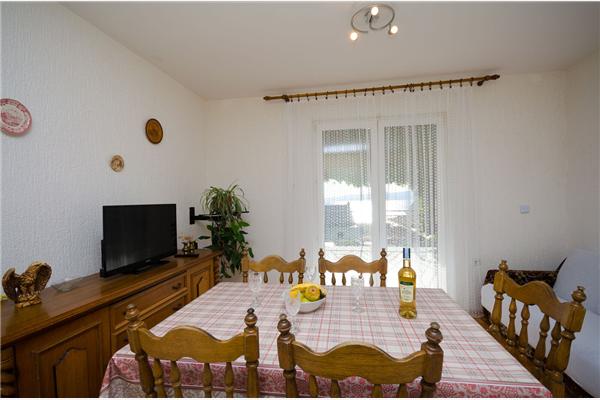 Apartment A1, for 5 persons