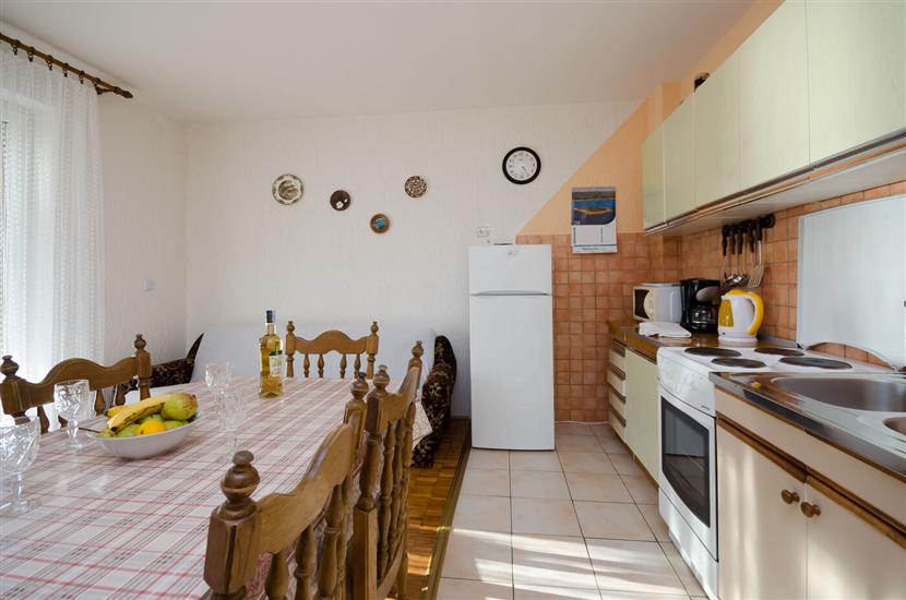 Apartment A1, for 5 persons