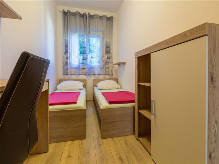 House A1, for 10 persons