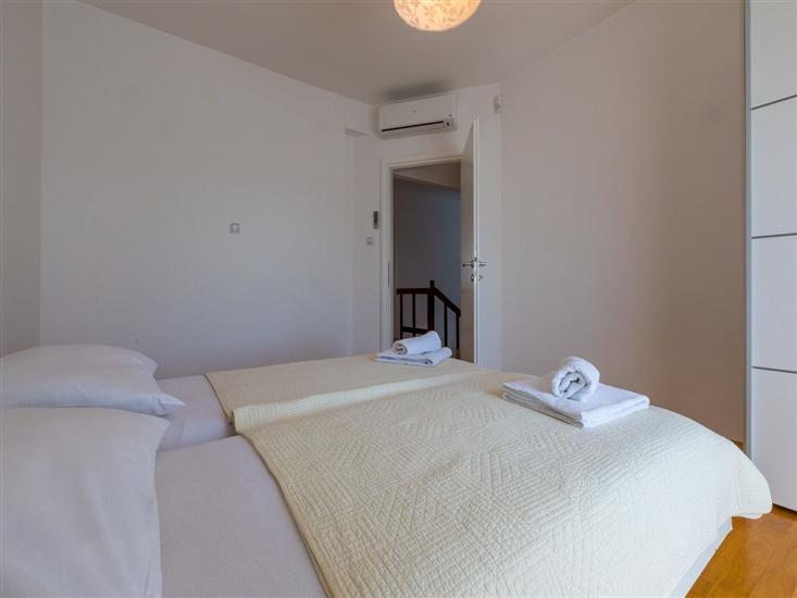 House K1, for 10 persons