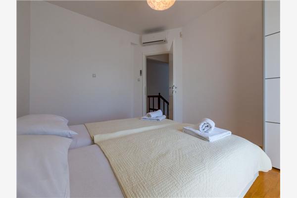 House K1, for 10 persons