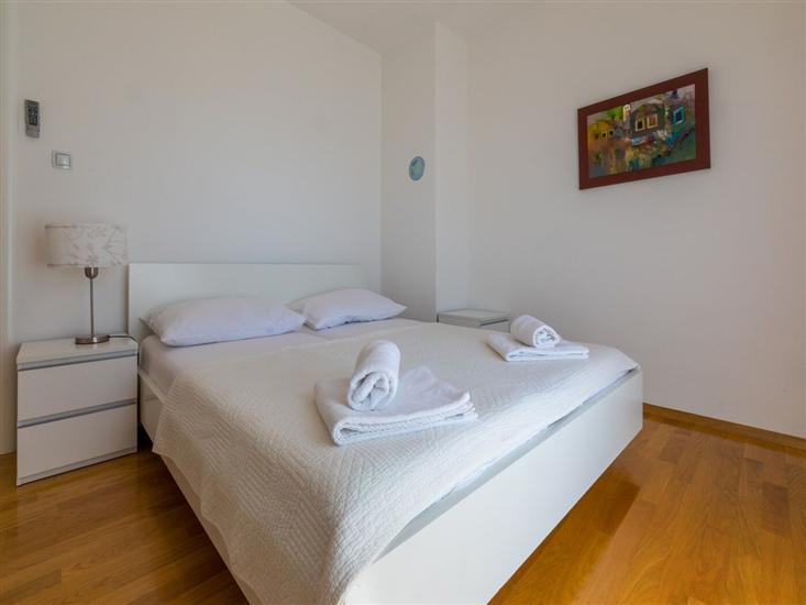 House K1, for 10 persons