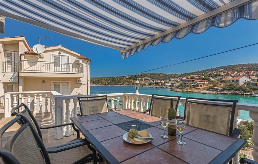 Apartment A1, for 6 persons