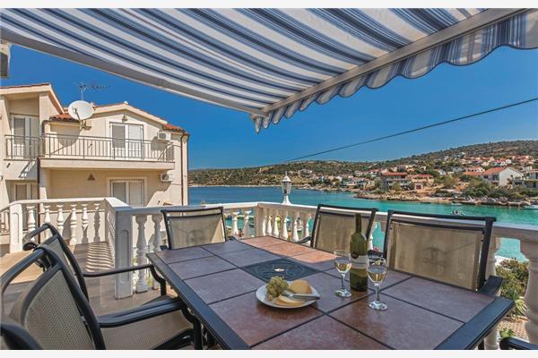 Apartment A1, for 6 persons