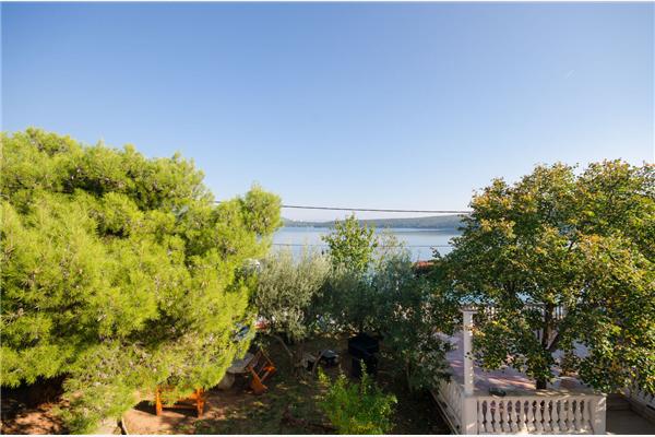 Apartment A1, for 8 persons