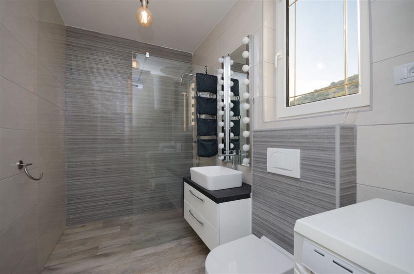 Apartment A2, for 6 persons