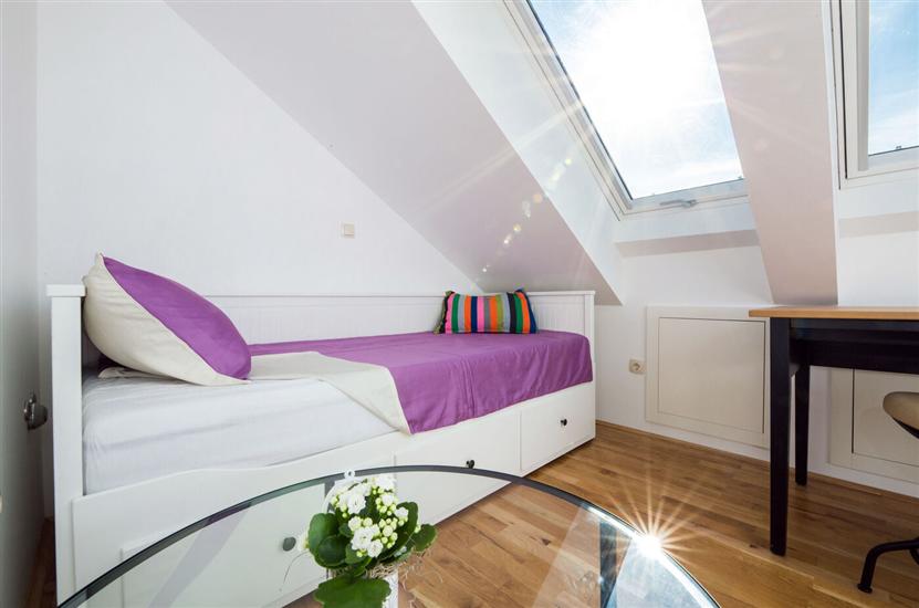 Apartment A2, for 6 persons