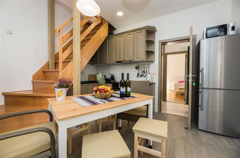 Apartment A2, for 6 persons