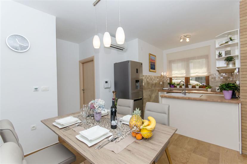 Apartment A5, for 5 persons