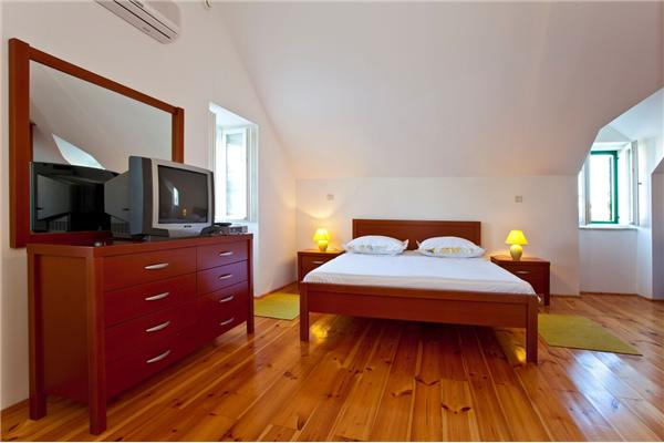 House K1, for 8 persons