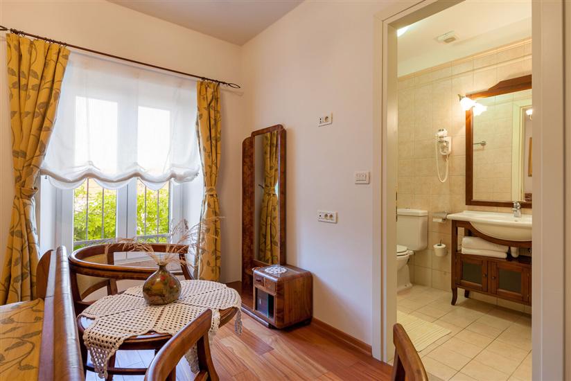 House K1, for 10 persons