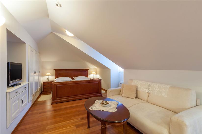 House K1, for 10 persons