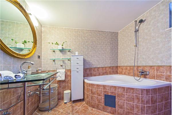 House K1, for 10 persons