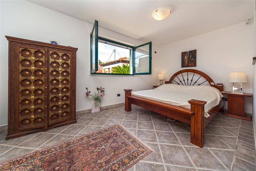 House K1, for 10 persons