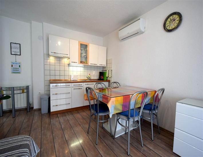 Apartment A1, for 5 persons