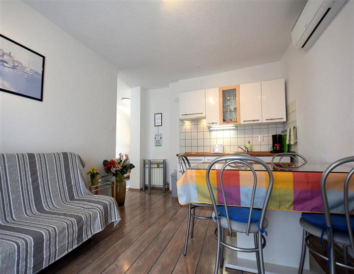 Apartment A1, for 5 persons