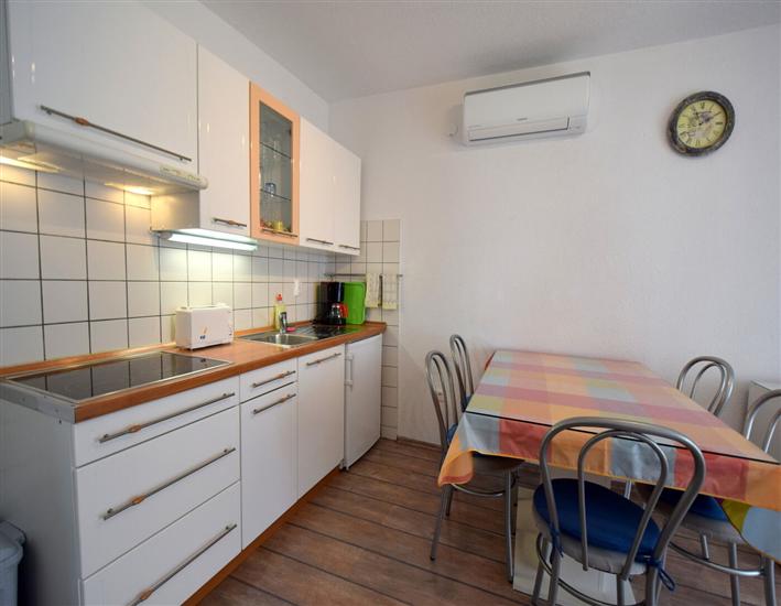 Apartment A1, for 5 persons