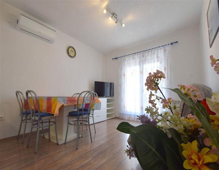 Apartment A1, for 5 persons