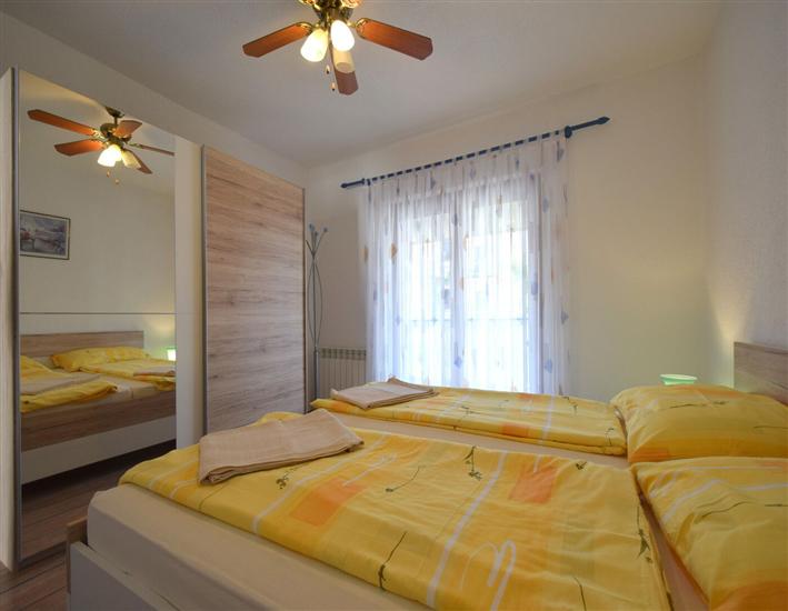 Apartment A1, for 5 persons