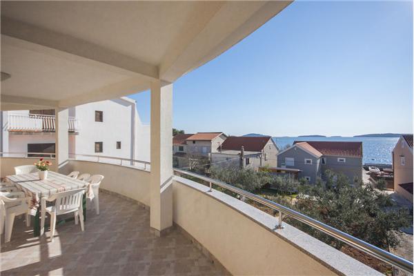 Apartment A2, for 10 persons