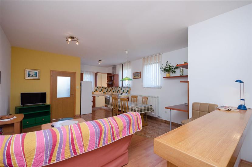 Apartment A1, for 5 persons