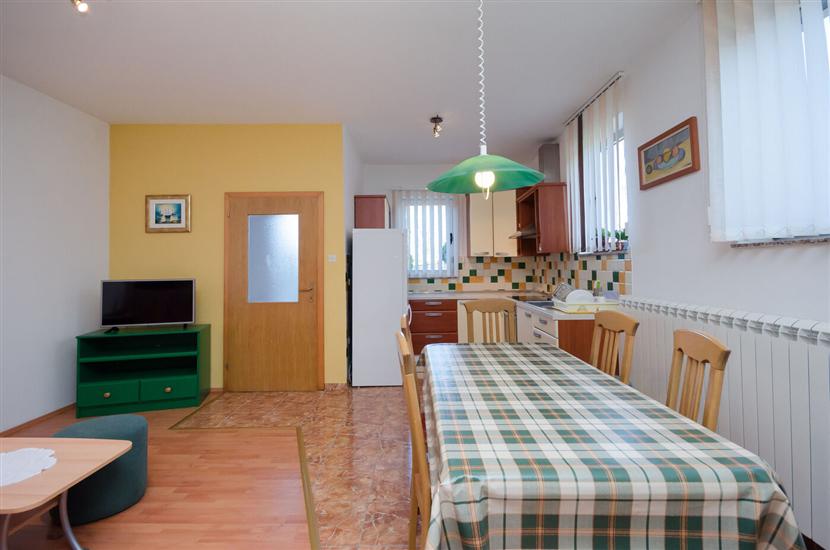 Apartment A1, for 5 persons