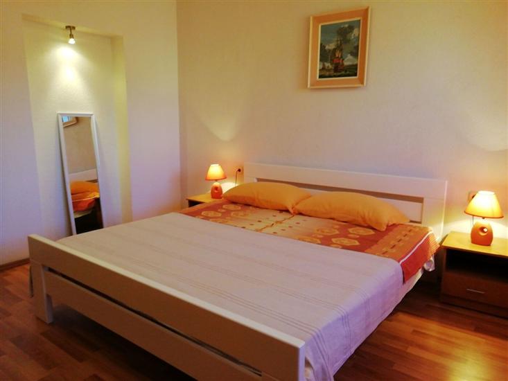 Apartment A1, for 6 persons