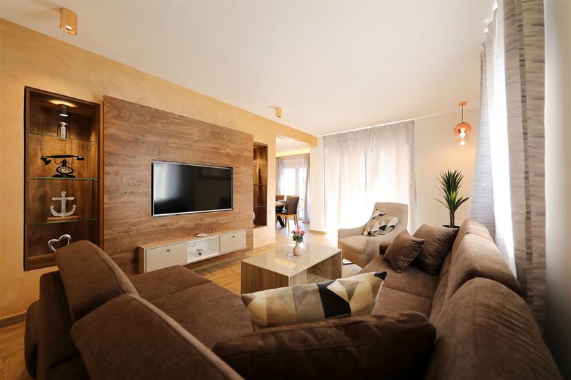 House K2, for 12 persons