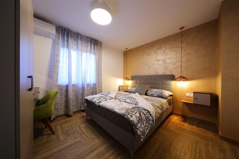 House K2, for 12 persons