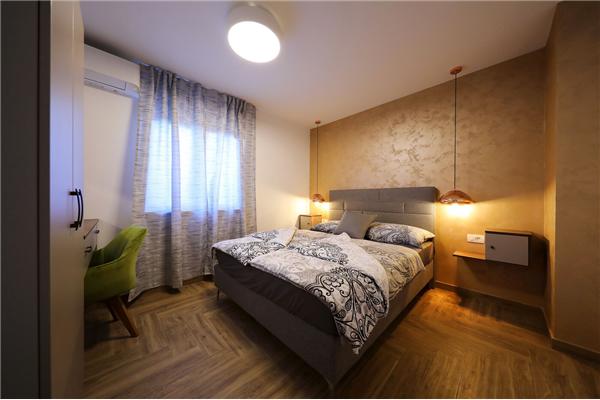 House K2, for 12 persons