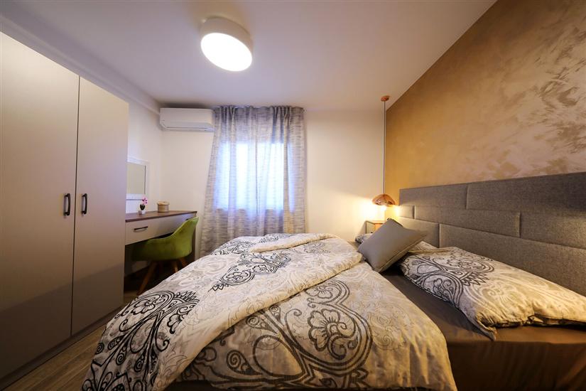 House K2, for 12 persons