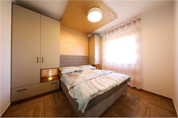 House K2, for 12 persons