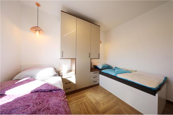 House K2, for 12 persons