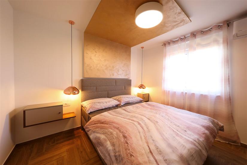 House K2, for 12 persons