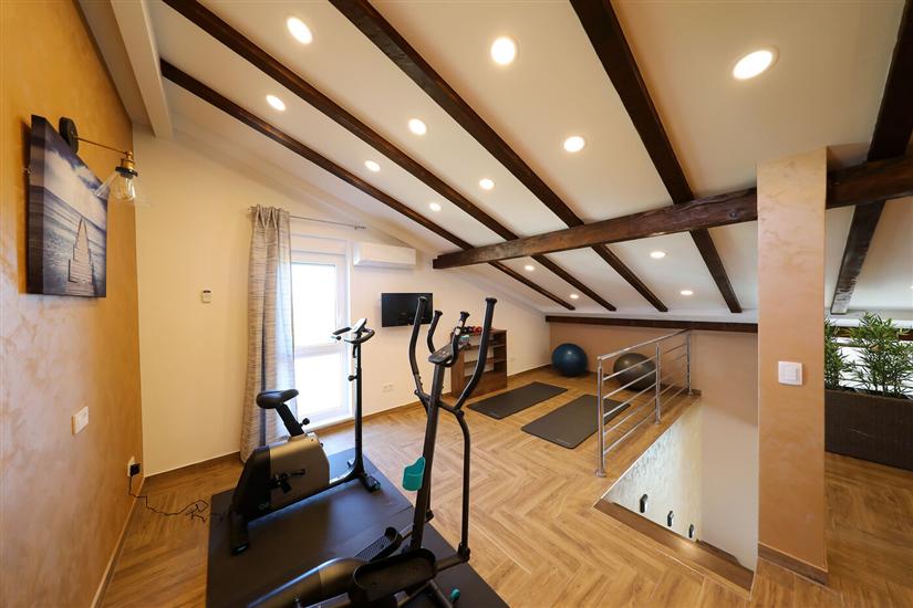 House K2, for 12 persons