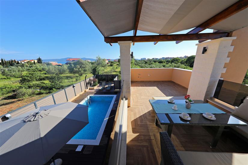 House K2, for 12 persons