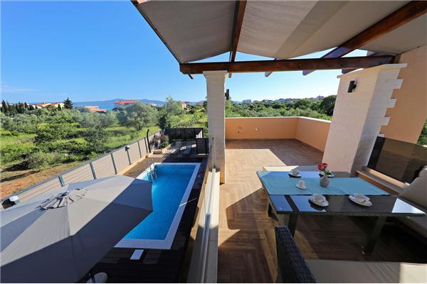 House K2, for 12 persons