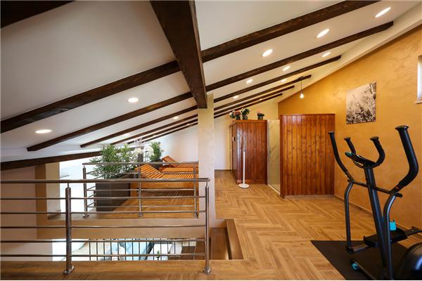 House K2, for 12 persons