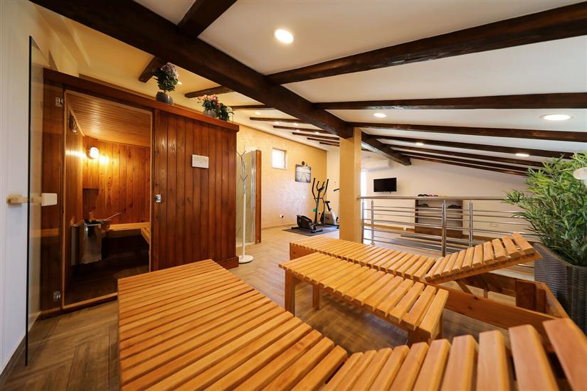 House K2, for 12 persons