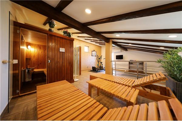 House K2, for 12 persons