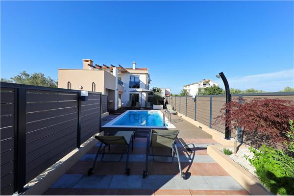 House K2, for 12 persons