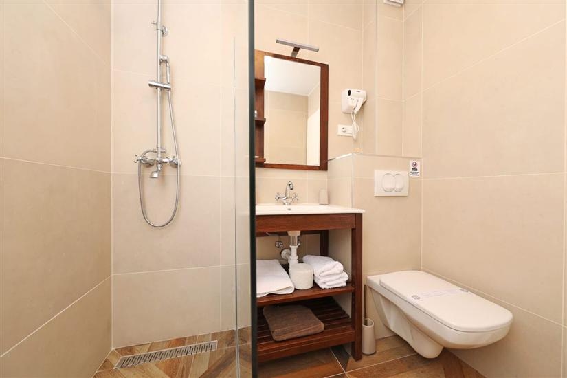 Apartment A2, for 6 persons