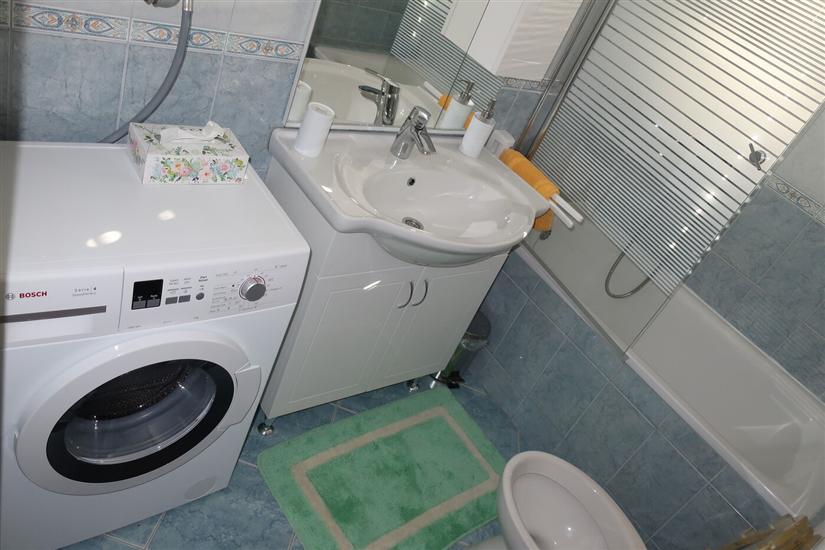 Apartment A2, for 6 persons