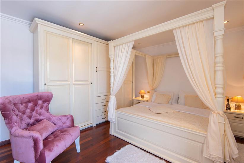 House K1, for 8 persons