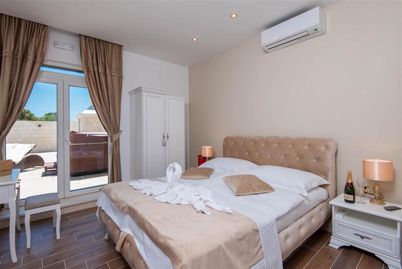 House K1, for 8 persons