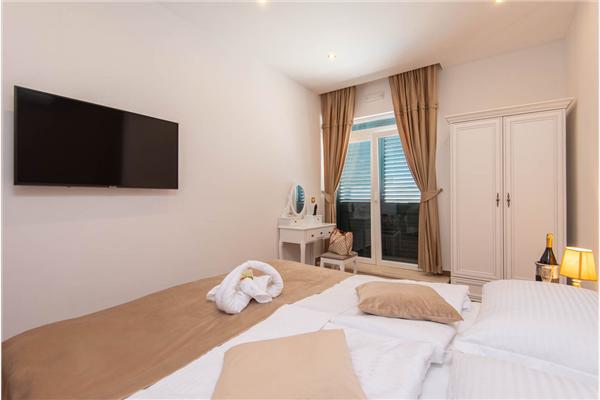 House K1, for 8 persons